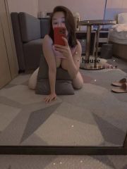大胸风骚肥臀小妹